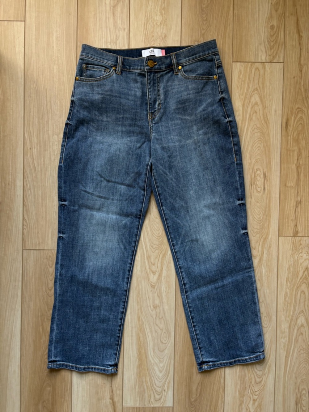 CAbi SoHo medium wash high waist cropped back leg seam EUC
